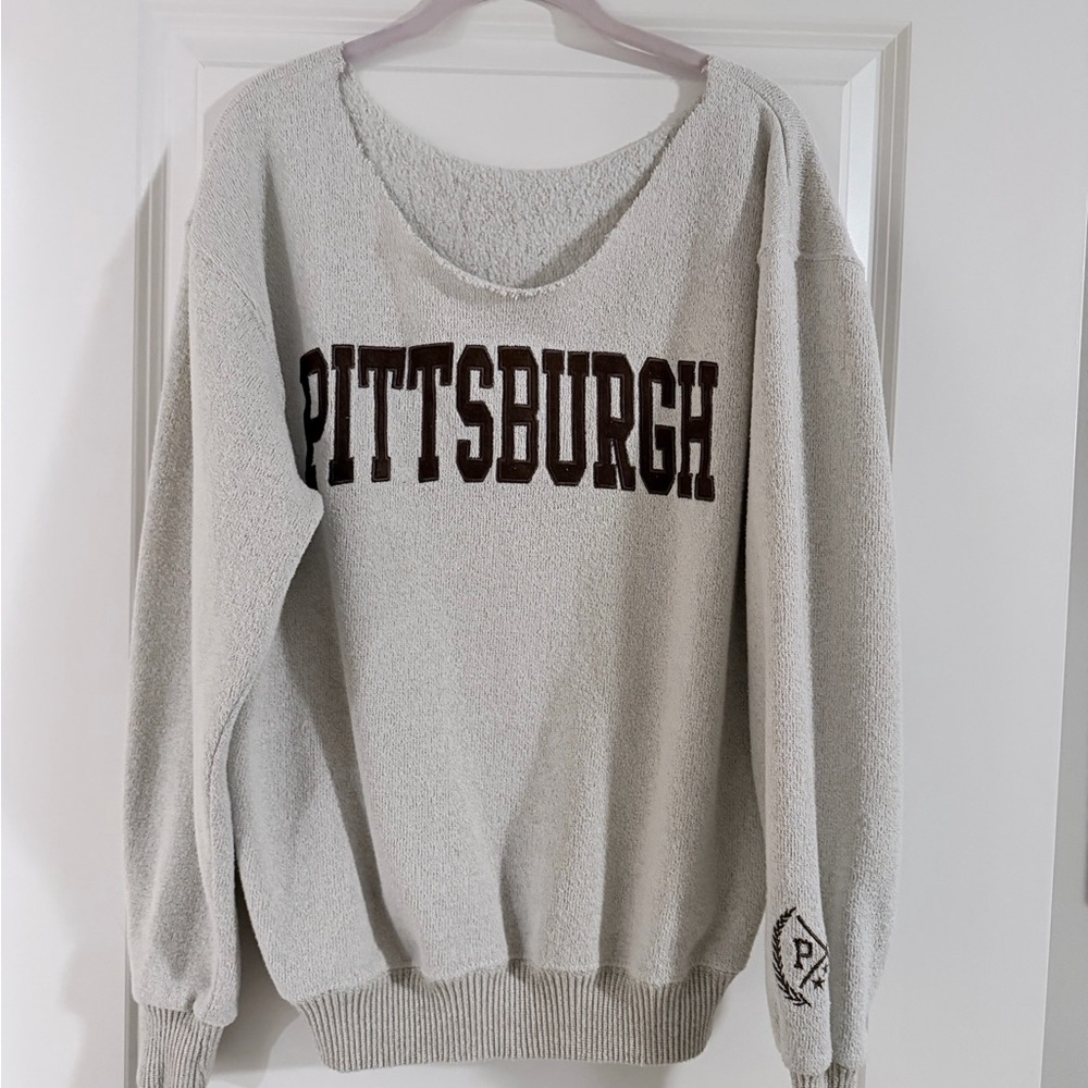 Cozy Pittsburgh Crew Neck Sweater in Gray